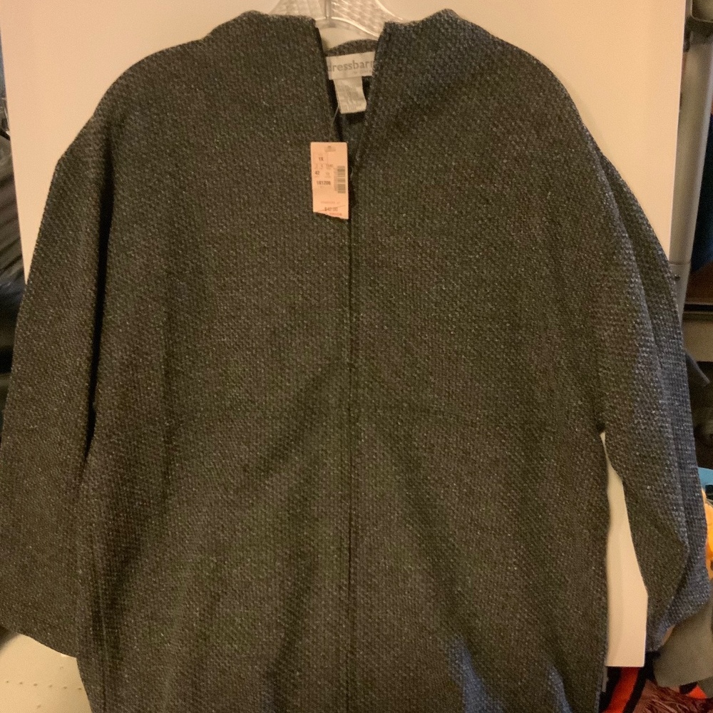 Women‘s dark gray sweater. Dress Barn brand. New